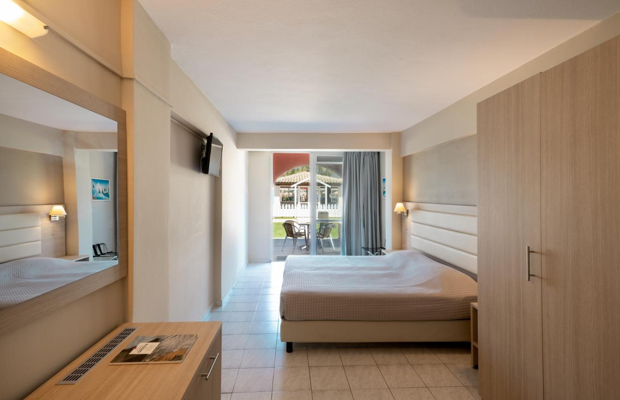 Messonghi Beach Holiday Resort Moraitika Exterior photo